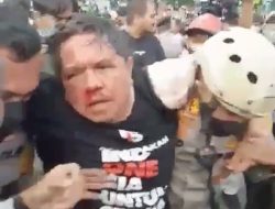 Dipukuli Masa, Ade Armando Babak Belur