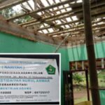 Genteng MI Nurul Anwar Ambruk, Berharap Pemkab Bogor Turun Tangan