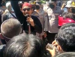 Jelang HUT Bhayangkara, Kapolres Sampang Sukses Datangkan Polemik Hingga Didemo Ratusan Jurnalis