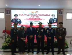 Dandim 0621/Kab.Bogor Letkol Kav Gan Gan Rusgandara.S.Hub.Int Beserta Pasukan Beri Surprise Kapolres Bogor  Di Hari HUT Bhayangkara Ke.76