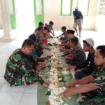 Tak Ada Sekat, TNI Bersama Warga Santap Makan Siang Di Lokasi TMMD ke 114