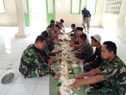 Tak Ada Sekat, TNI Bersama Warga Santap Makan Siang Di Lokasi TMMD ke 114