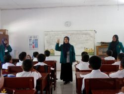 Mahasiswa Bersinergi dengan TNI Tingkatkan Kualitas Hidup di TMMD ke 114 di Desa Cibadak