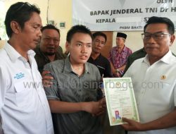 Jenderal TNI (Purn) Dr. H. Moeldoko, S.IP., Membagikan Ijazah Dalam program paket pendidikan melalui PKBM; Jangan Puas Dengan Hasil Hari Ini Teruslah Belajar