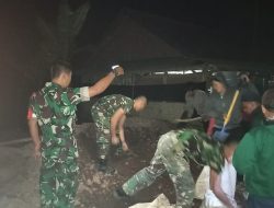 Tak Kenal Lelah Dandim 0608/Cianjur Letkol Arm Haryanto Terjun Langsung Bantu Satgas dan Warga Ngecor Jalan Program TMMD ke 114