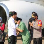 Bertolak ke Kalbar, Kapolda Kalbar Beserta Ketua Bhayangkari Daerah Kalbar Sambut Kedatangan Presiden Jokowi