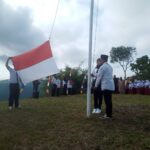 Dengan Semangat Warga Masyarakat  Kibarkan Bendera Merah Putih Di Wisata Alam Gunung Gelendrung