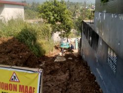 Warga Cigombong Keluhkan Pembangunan Drainase Jalan Tanpa Sosialisasi