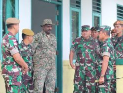 Dansatgas Pamtas RI-Malaysia Yonarmed 19/105 Trk Bogani Menerima Kunjungan Kerja Dankolakopsrem 121/Abw