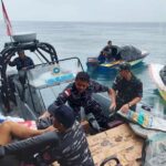 TNI AL EVAKUASI KM, GLORY MARY KANDAS 219 PENUMPANG BERHASIL DISELAMATKAN