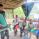 Di Kelila Papua, Belajar Membaca Menulis Dan Berhitung Bersama Satgas Yonif R 142/KJ
