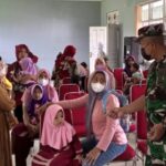 Babinsa Jatilawang Bantu Posyandu Gelar SDIDTK dan BIAN