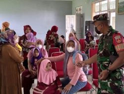 Babinsa Jatilawang Bantu Posyandu Gelar SDIDTK dan BIAN