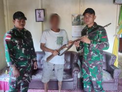 Warga Perbatasan Dengan Sukarela Serahkan Senjata Api Rakitan kepada Satgas Pamtas Yonif 645/GTY