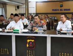 Kapolresta Deli Serdang Bersama Ulama Dan Tokoh Agama Ikuti Zoom Meeting Acara Kirab Merah Putih