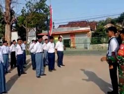 Tingkatkan Disiplin, Babinsa Pos Wonodadi Latih PBB Siswa Siswi SMK Al Kamal
