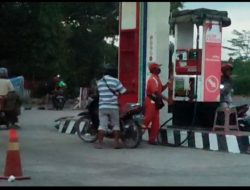 Viral…!!! Tidak Ada Efek Jera Pagi Naik Pemberitaan, Sore Terjadi lagi Pengisian Pakai Jerigen Pembelian BBM Bersubsidi Jenis Solar Dan Pertalite