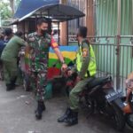 Bukti Kekeluargaan, Babinsa Joyotakan Melaksanakan Takziah di Wilayah Binaan