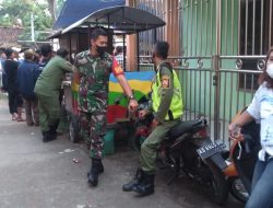 Bukti Kekeluargaan, Babinsa Joyotakan Melaksanakan Takziah di Wilayah Binaan