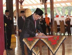 Bupati Lantik Sekda dan 5 Kepala Dinas