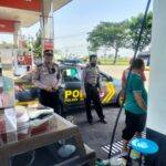 Harga BBM Naik, Polres Nganjuk Turunkan Personel Lakukan Pengamanan di Pom Bensin