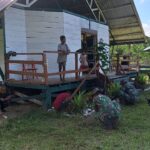 JAGA KENYAMANAN TEMPAT IBADAH, SATGAS YONIF 126/KC BERSAMA WARGA BERSIHKAN GEREJA