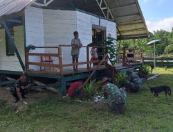 JAGA KENYAMANAN TEMPAT IBADAH, SATGAS YONIF 126/KC BERSAMA WARGA BERSIHKAN GEREJA