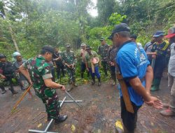 Dansatgas Yonarmed 1 Kostrad Dampingi Dandim 1504/Ambon Dalam Kegiatan Peninjauan dan Penegasan Tapal Batas