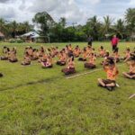 Satgas Pamtas RI-Maaysia Yonarmed 19/105 Trk Bogani Latih Siswa-Siswi Sebagai Perangkat Upaca Bendera Di Perbatasan