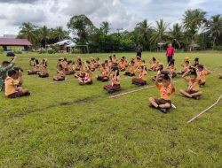 Satgas Pamtas RI-Maaysia Yonarmed 19/105 Trk Bogani Latih Siswa-Siswi Sebagai Perangkat Upaca Bendera Di Perbatasan