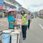 Polres Melawi Berikan Bantuan Sosial Kepada Masyarakat Terdampak Kenaikan BBM