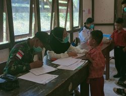 Satgas Pamtas RI-MLY Yonif 645/GTY berikan layanan vaksinasi untuk Anak-Anak SDN di Perbatasan