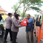 POLRES LAMPUNG SELATAN BAGIKAN SEMBAKO PASCA PENYESUAIAN HARGA BBM