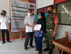 Babinsa Dampingi Pembagian BLT DD Tahap IX