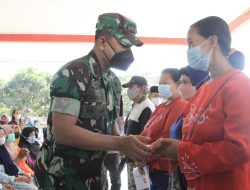 Dandim 0808/Blitar Berikan Bantuan Langsung Tunai (BLT) BBM Secara Simbolis Kepada Masyarakat