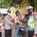 Polsek Percut Sei Tuan Bagikan Sembako Berupa Beras