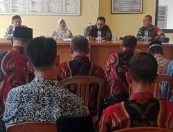 Babinsa Jalin Keakraban Melalui Rapat Minggon