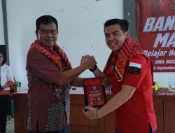 Bane Raja Manalu Motivasi Pelajar SMA Negeri 1 Kabanjahe untuk Menjadi Orang Sukses