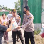 Meringankan Beban Masyarakat Akibat Kenaikan BBM, Polsek Percut Seituan Bagikan Sembako