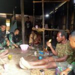 PENUH KASIH, PERSONEL SATGAS YONIF 126/KC JARING ASPIRASI MELALUI KOMSOS