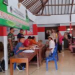 Pastikan Bantuan Tepat Sasaran, Babinsa Sanankulon Dampingi Penyaluran BLT BBM Warga Binaannya