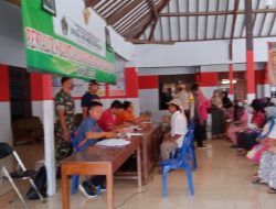 Pastikan Bantuan Tepat Sasaran, Babinsa Sanankulon Dampingi Penyaluran BLT BBM Warga Binaannya