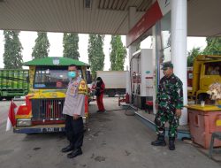Sejak Naiknya BBM SPBU Di Perbatasan Karawang Bekasi Di Jaga Petugas Gabungan