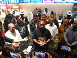 Nonton Film “Taklukan Mimpi” Bersama Pangdam Kasuari, Semoga Menginspirasi Anak-Anak Muda Papua Barat