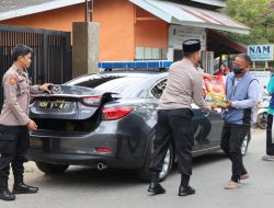Masya ALLAH Kapolres Palopo turun kejalan menggelar Baksos sembako kepada warga.