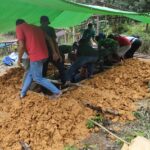 Meringankan Beban Warga, Satgas Pamtas Yonif 645/Gty Bantu Proses Pemakaman