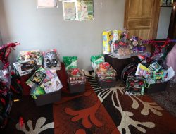 Mensos Risma Serahkan Bantuan Kepada Penderita Penyakit Jantung Bocor Dan Penyakit Mata di Malingping Lebak