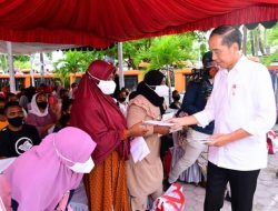 Presiden Jokowi Bagikan Bantuan Sosial di Kabupaten Maluku Tenggara