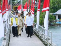Resmikan Jembatan Gantung Wear Fair, Presiden: Penting Untuk Mobilitas Orang Dan Barang