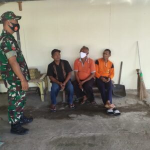 Babinsa Imbau Warga Hati Hati Dalam Bermedia Sosial